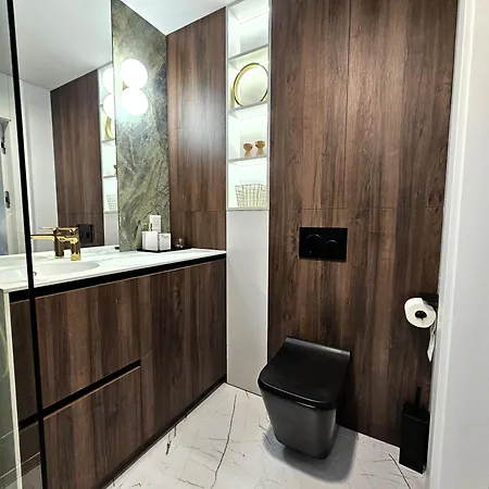 Shellter Premium Przy Plazy 公寓 洛格沃